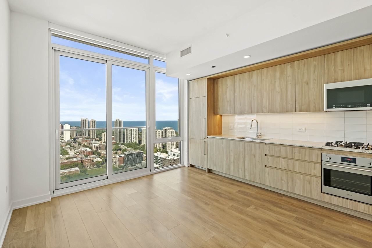 228 W Hill St - Photo 4 of 32