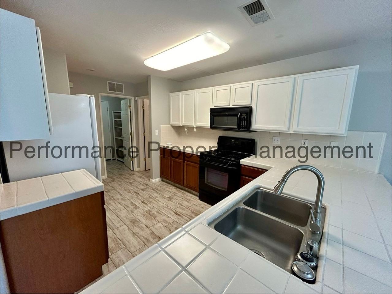 7011 Crossroads Dr - Photo 4 of 23