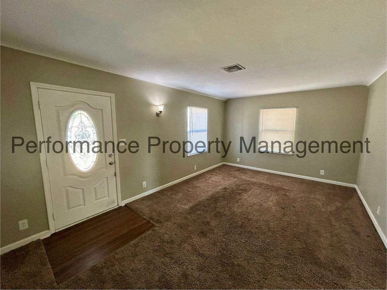 411 Douglas St - Photo 2 of 12