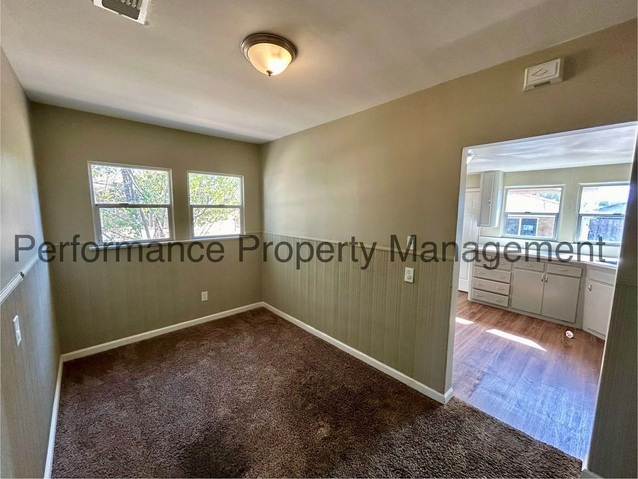 411 Douglas St - Photo 3 of 12