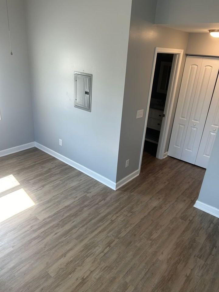 118 Lexington St - Photo 3 of 8