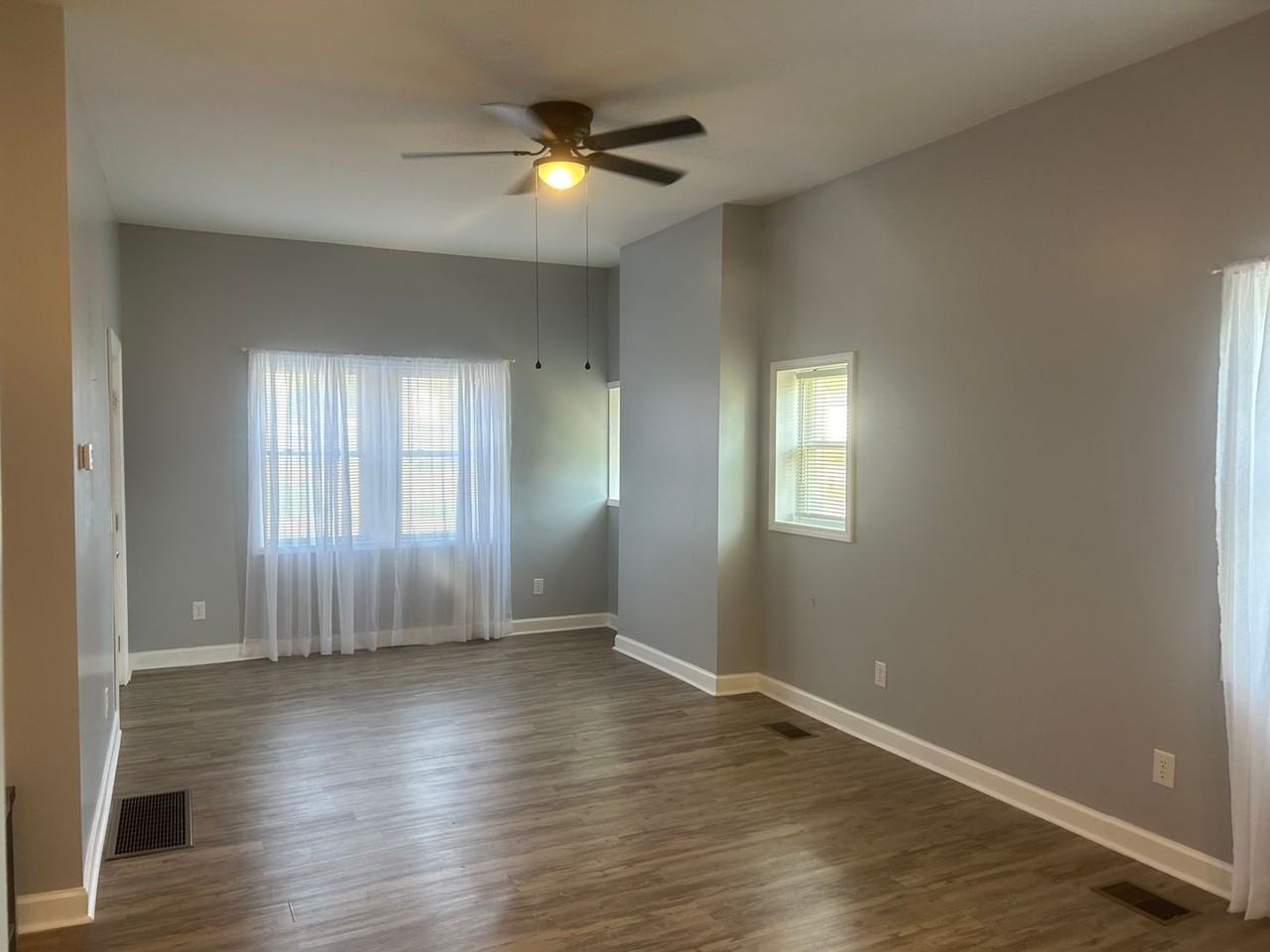 118 Lexington St - Photo 5 of 8