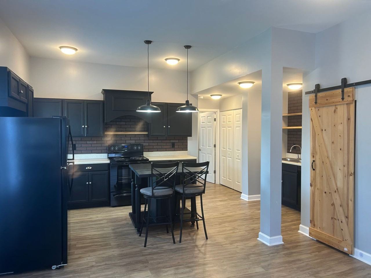 118 Lexington St - Photo 6 of 8