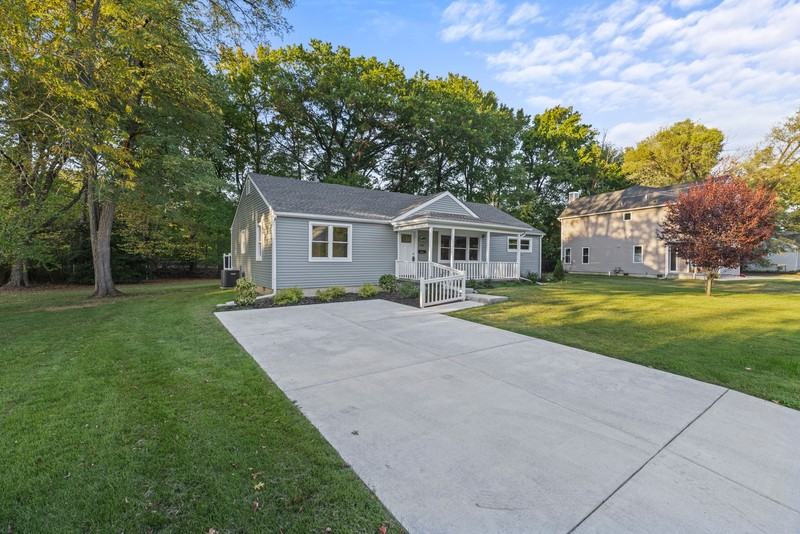 705 Devon Rd - Photo 3 of 35