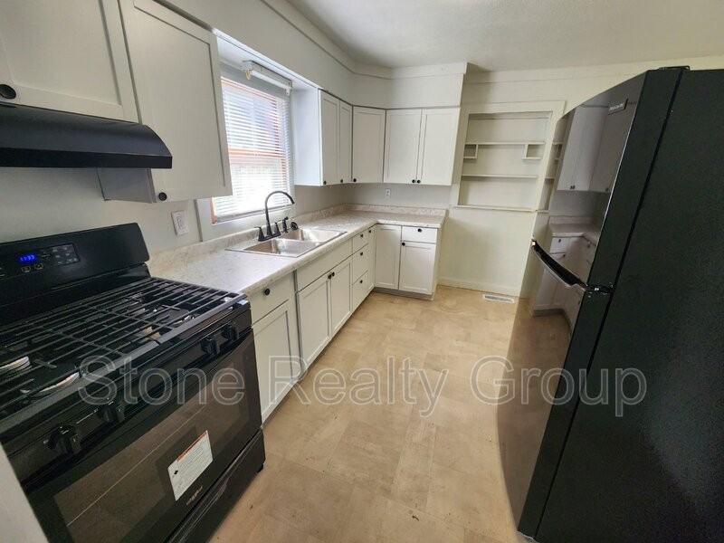 624 View Ave - Photo 4 of 12