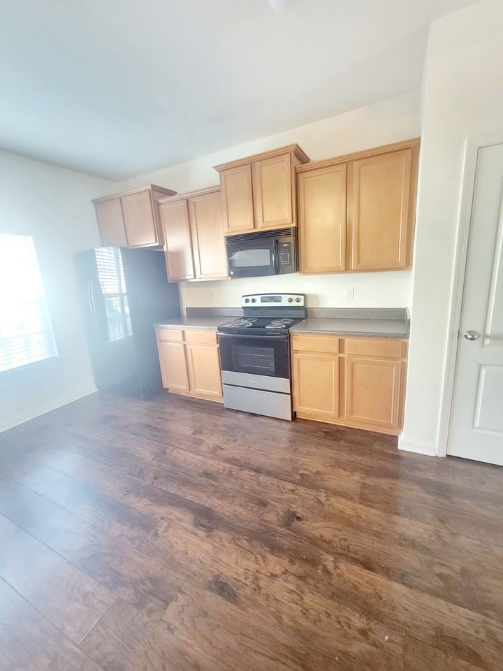 5423 Big Bass Drive - Photo 7 of 42