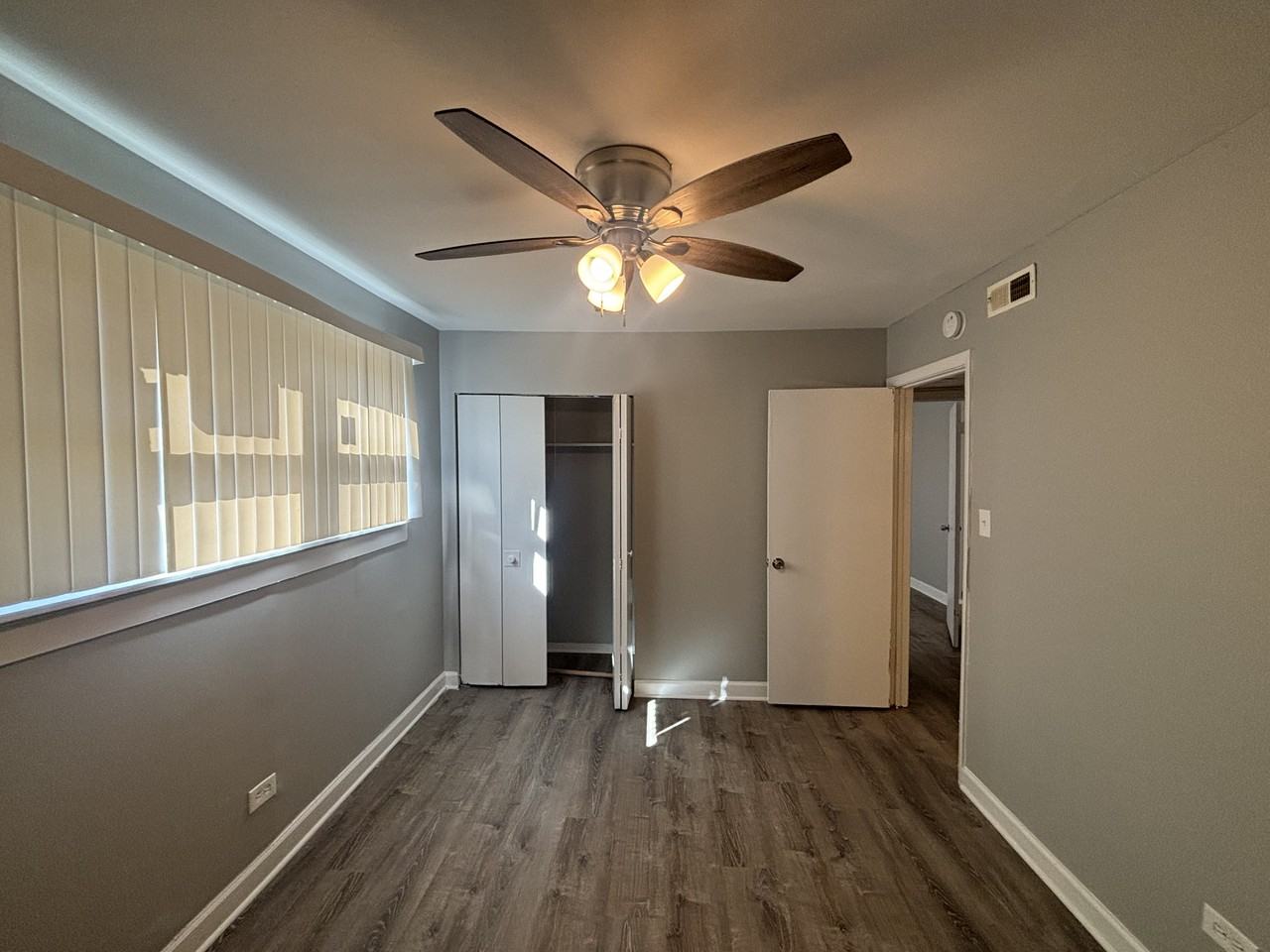 392 Hickory St - Photo 3 of 6