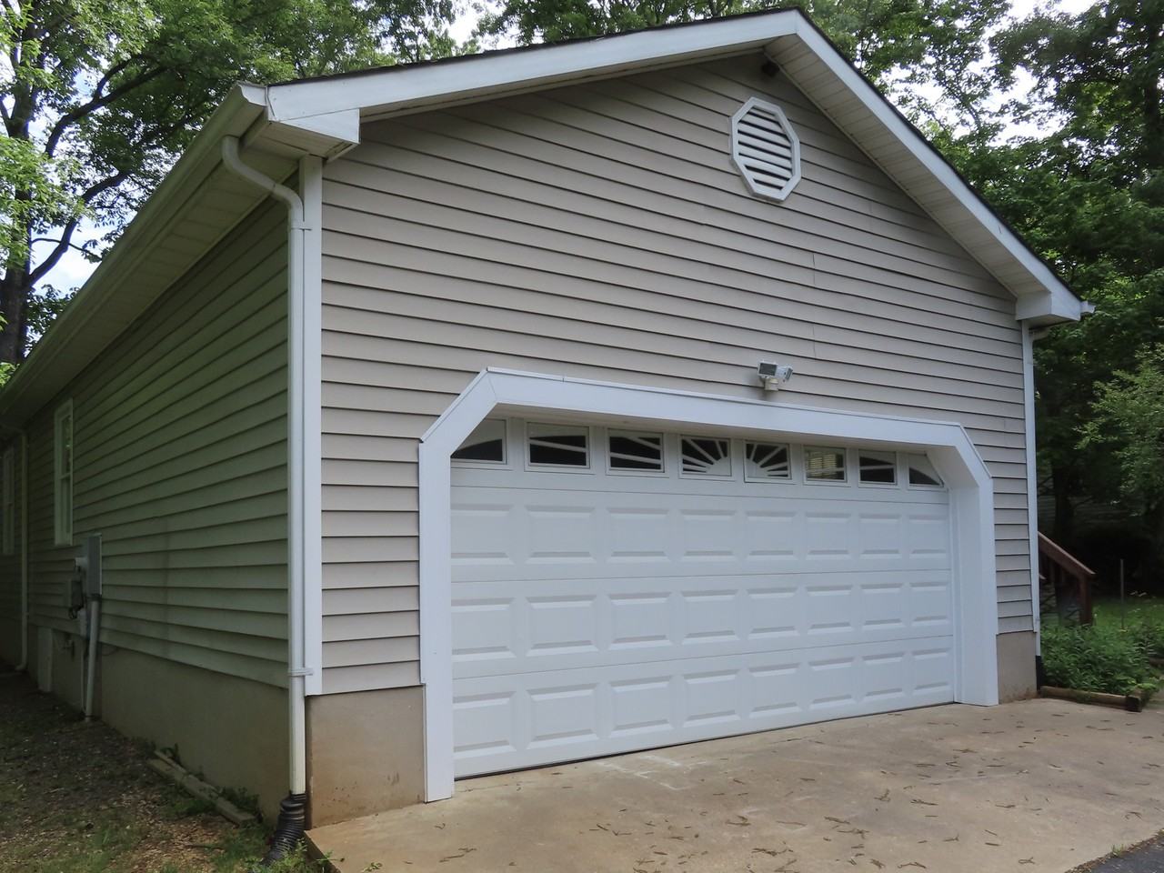 12811 Garrison Ln - Photo 3 of 20