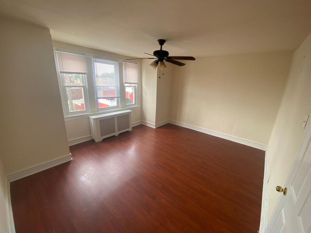 1739 Roselyn St - Photo 2 of 5