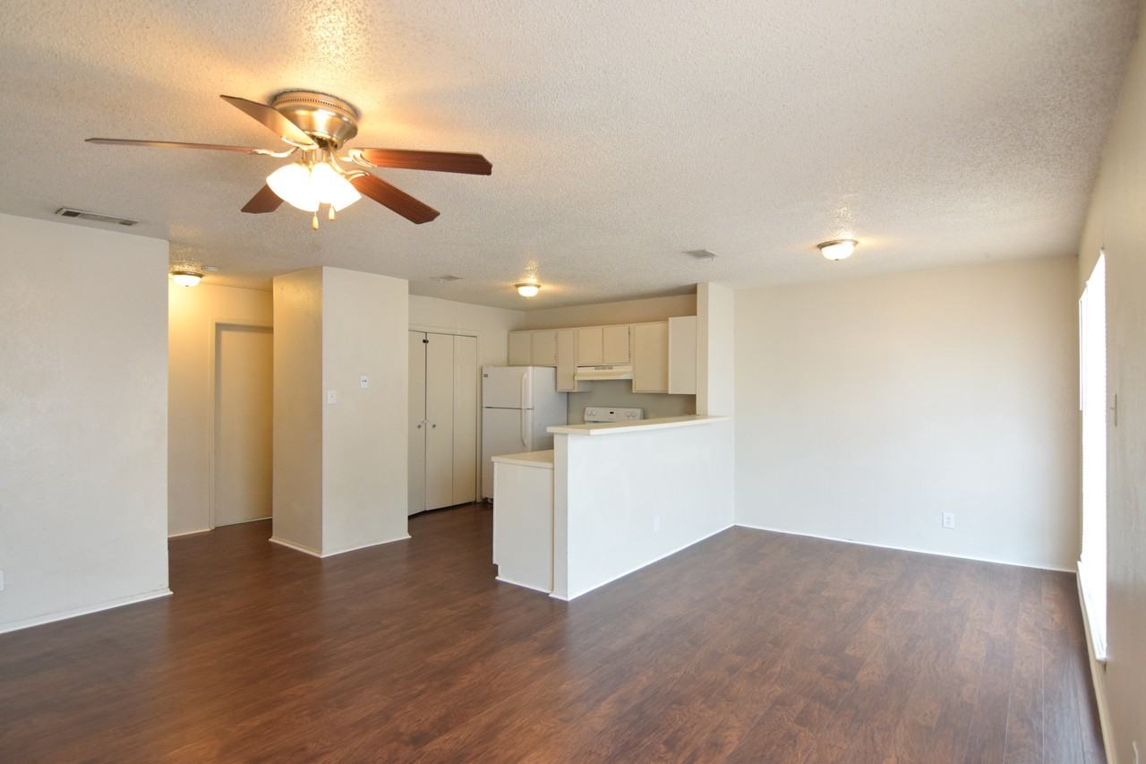 705 W Avenue D - Photo 4 of 9