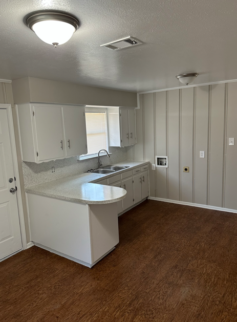 124 Russell St - Photo 2 of 12