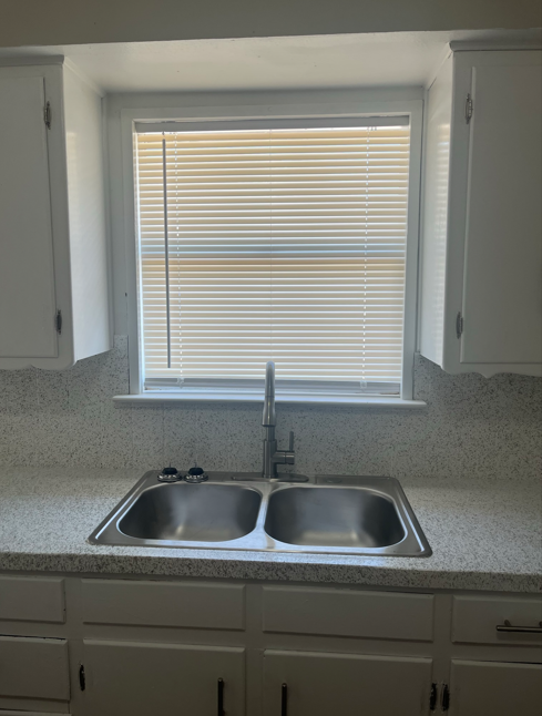 124 Russell St - Photo 5 of 12