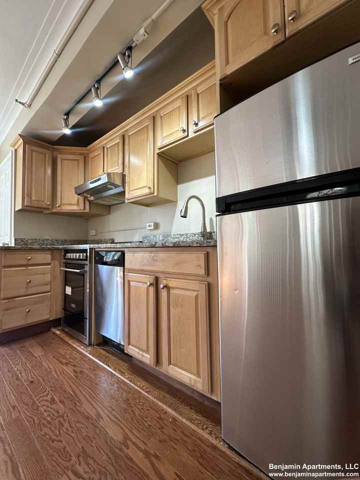 Beacon St #B41 - Photo 3 of 13