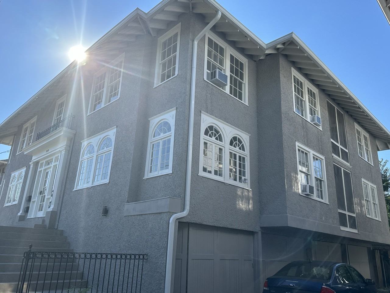 1030 Short St #B - Photo 2 of 11
