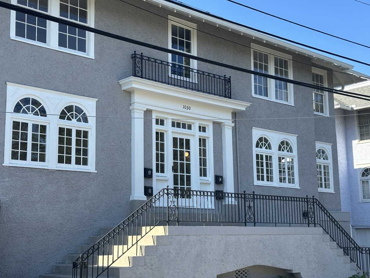 1030 Short St #B - Photo 3 of 11