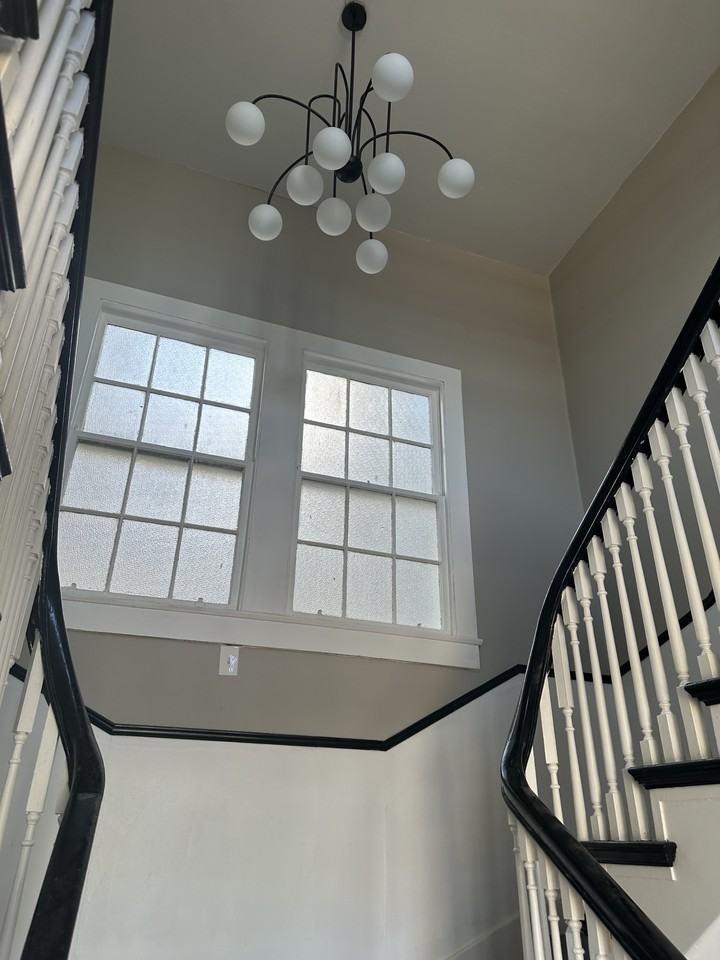 1030 Short St #B - Photo 5 of 11