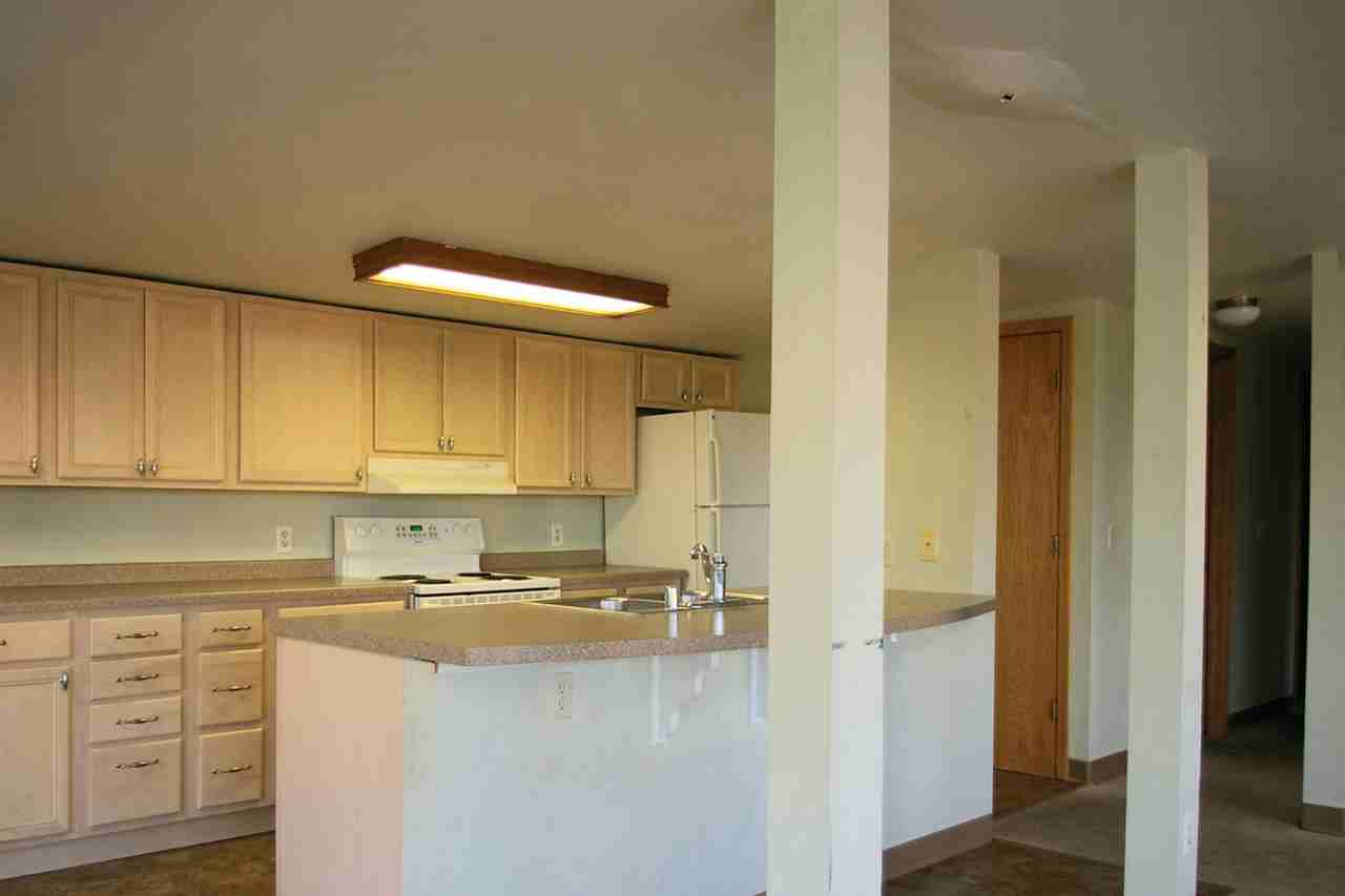 Monroe Manor - Photo 3 of 40