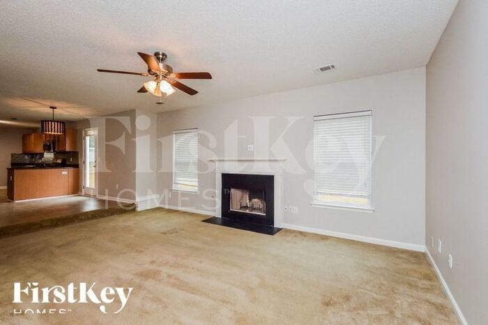 1013 Odelle Cir - Photo 3 of 15