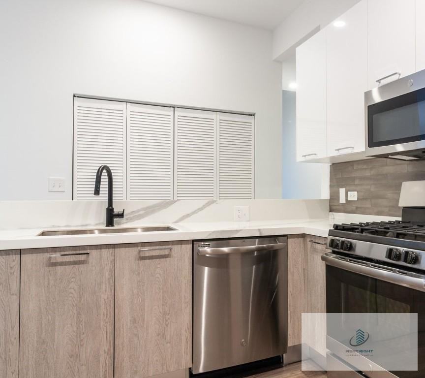 2550 S Wabash Ave #304 - Photo 3 of 16