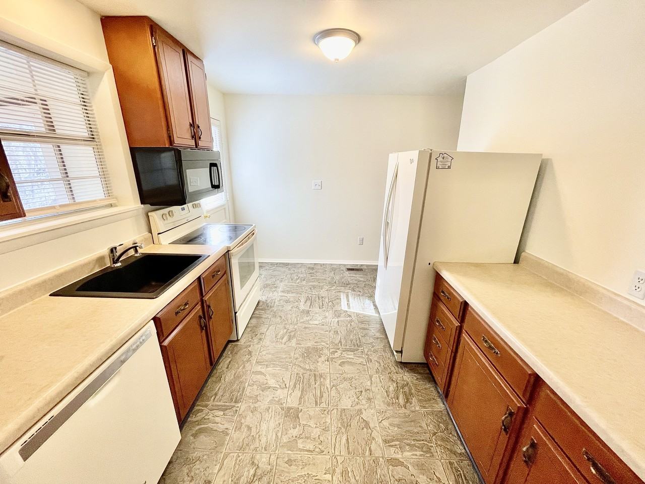 21628 Parker Road - Photo 7 of 35