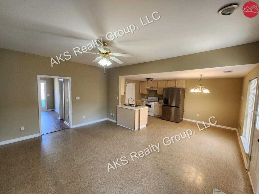 124 Canyon Park Dr - Photo 4 of 20