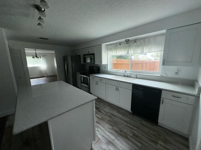 3228 Davis St - Photo 4 of 12