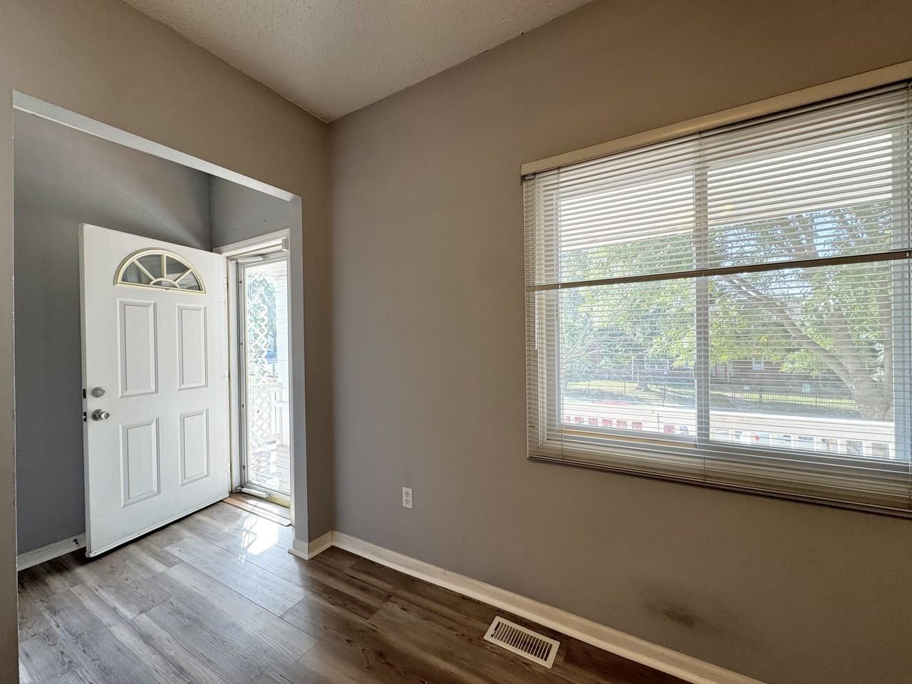 602 West 39th Terrace - Photo 3 of 26