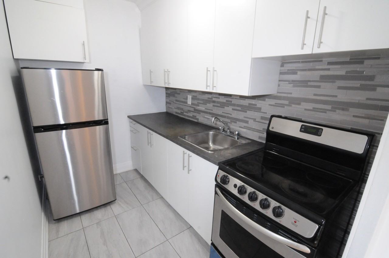 168 Erskine Avenue - Photo 3 of 6