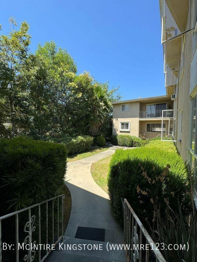 914 Arroyo Dr - Photo 3 of 29