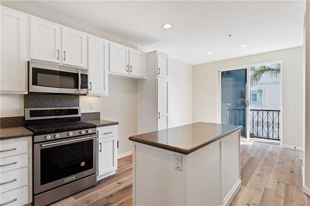 170 W Santa Clara St #170 - Photo 3 of 23