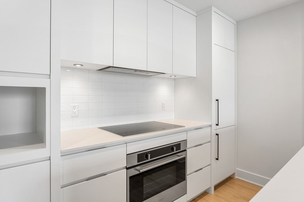 42 Rue Square-Sir-George-Étienne-Cartier #426 - Photo 2 of 16