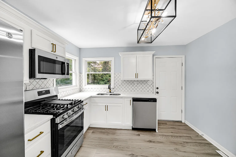 123 Glen Park Ave - Photo 6 of 16