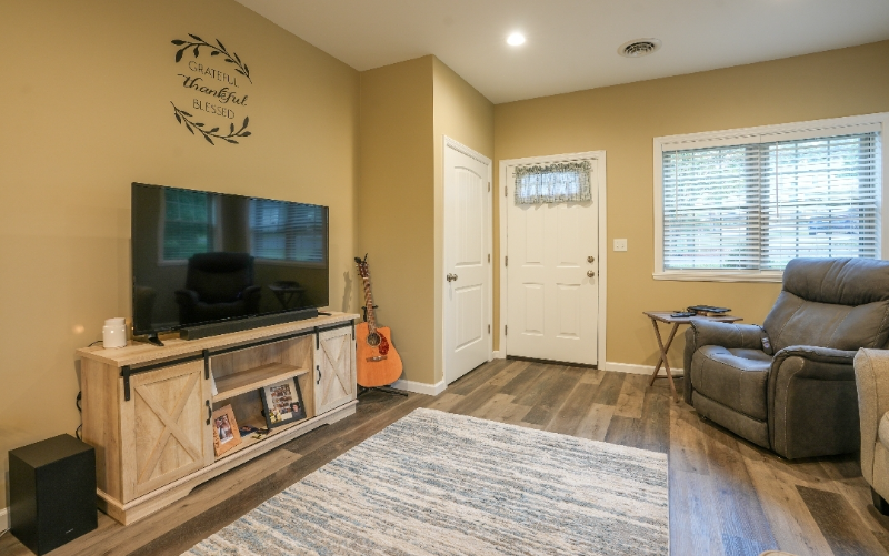 126 South Beckman Drive - Photo 4 of 15