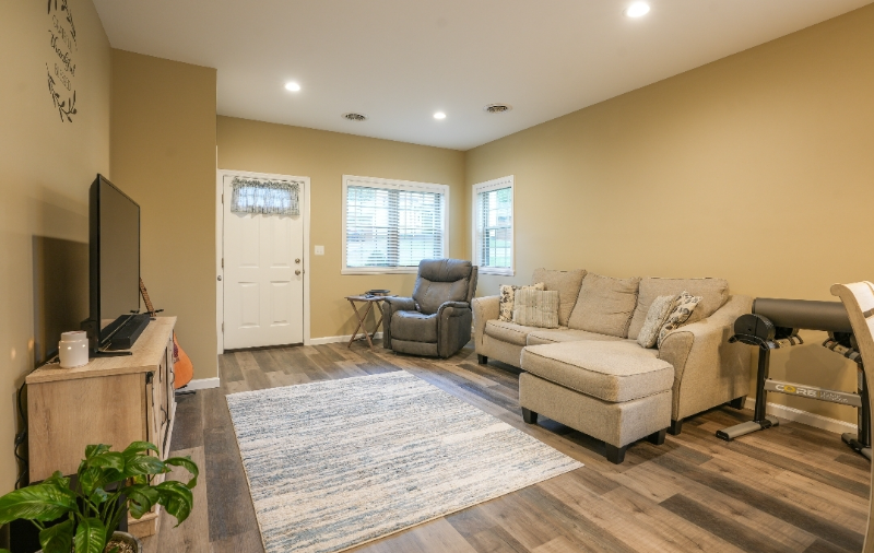 126 South Beckman Drive - Photo 5 of 15