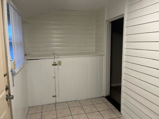 1018 7th St #3 - Photo 2 of 12