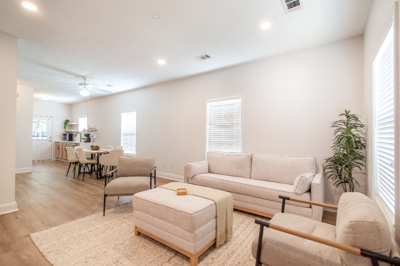 724 Ellis Street - Photo 2 of 20