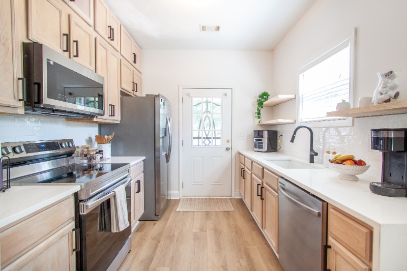 724 Ellis Street - Photo 3 of 20