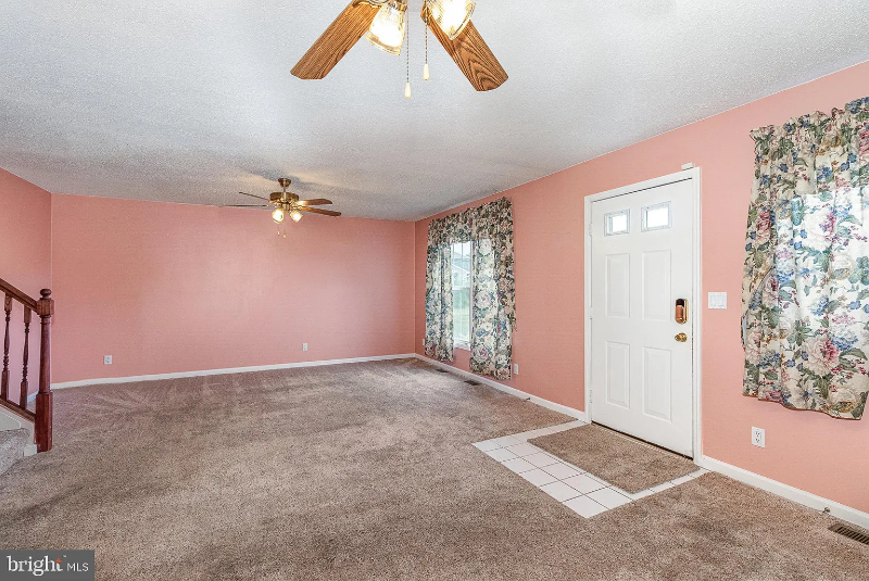 41 Johns Dr - Photo 3 of 20