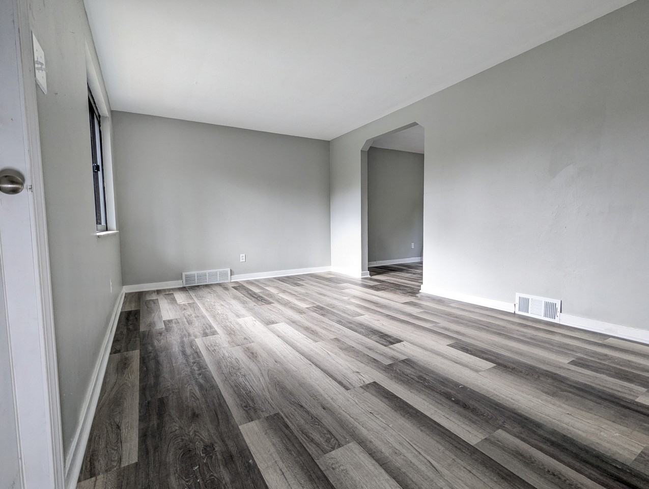 270 Laveton Ave #NA - Photo 2 of 7