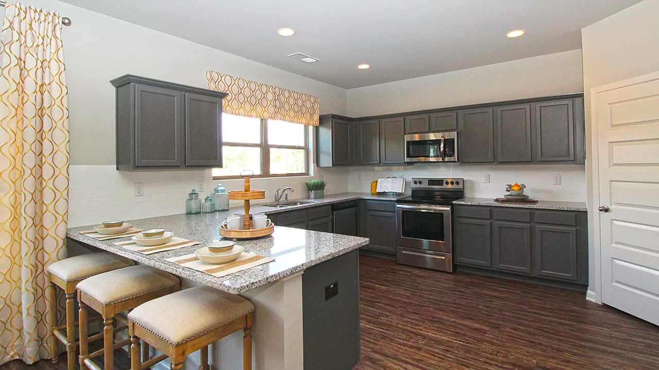 632 Emporia Loop #NA - Photo 2 of 23