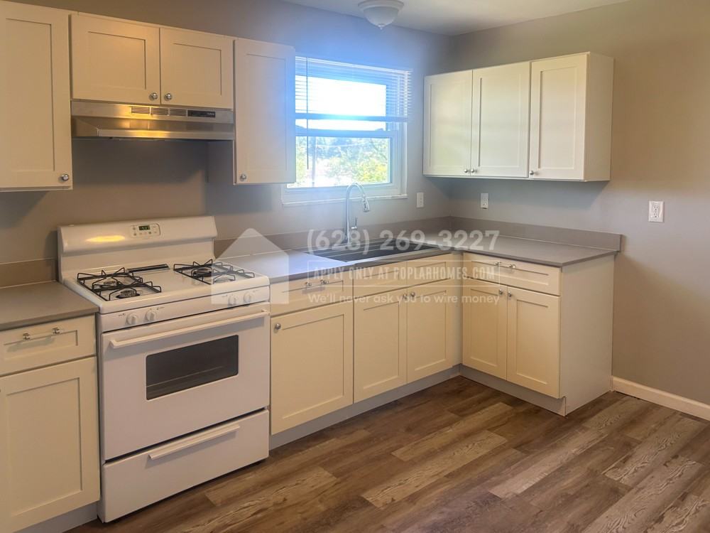 10102 Castle Dr - Photo 3 of 18