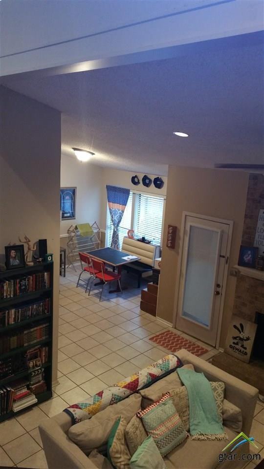 2502 Villa Drive - Photo 3 of 11