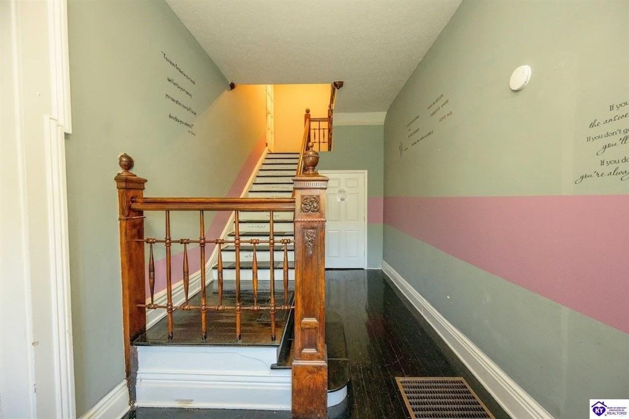 208 N Mulberry St #2 - Photo 3 of 11