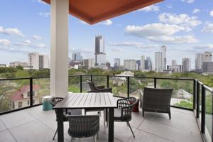 featured image of 827 W 12th St