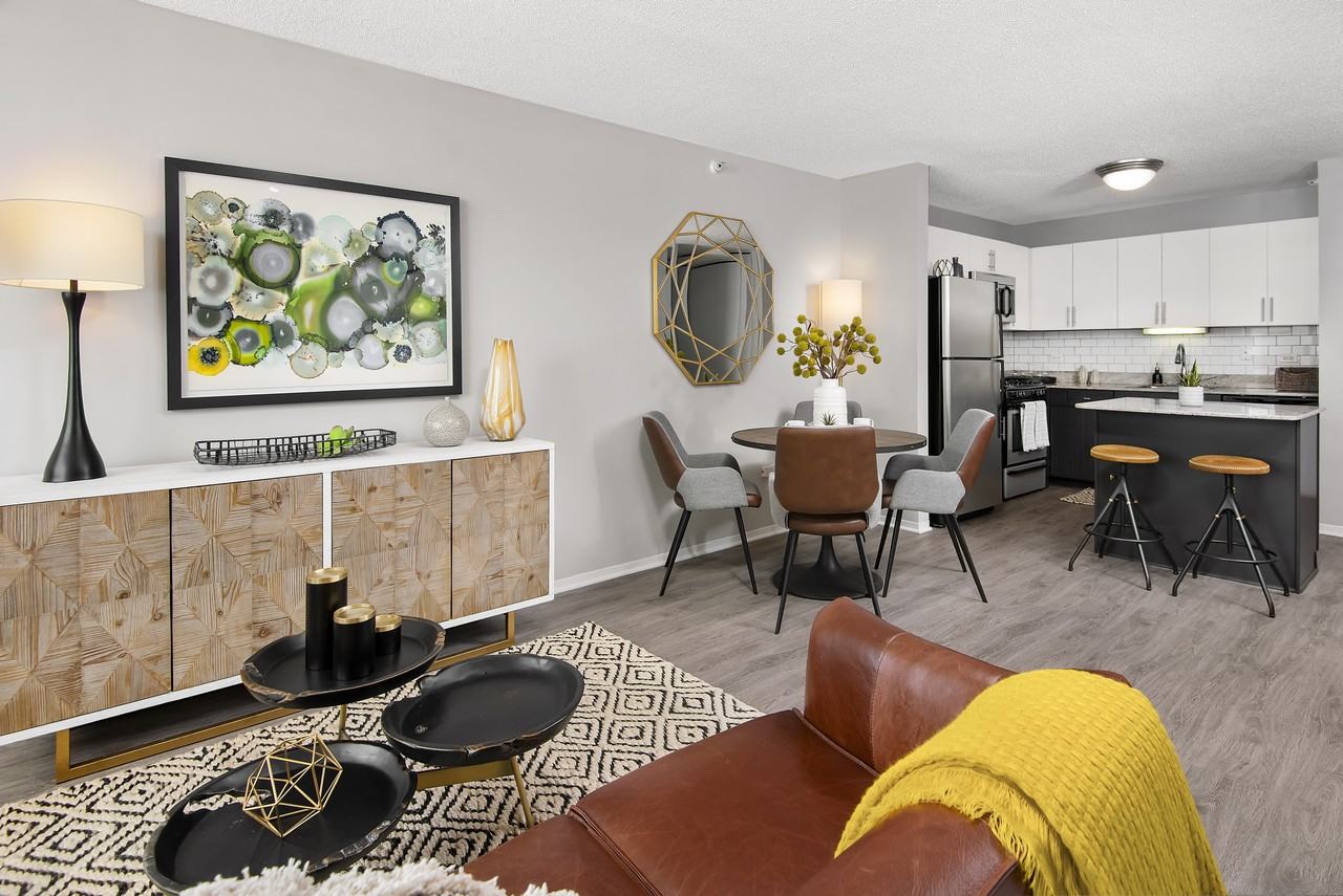 180 North Jefferson - Photo 2 of 26