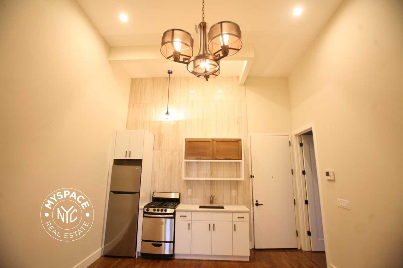 565 Evergreen Ave #3F - Photo 3 of 9