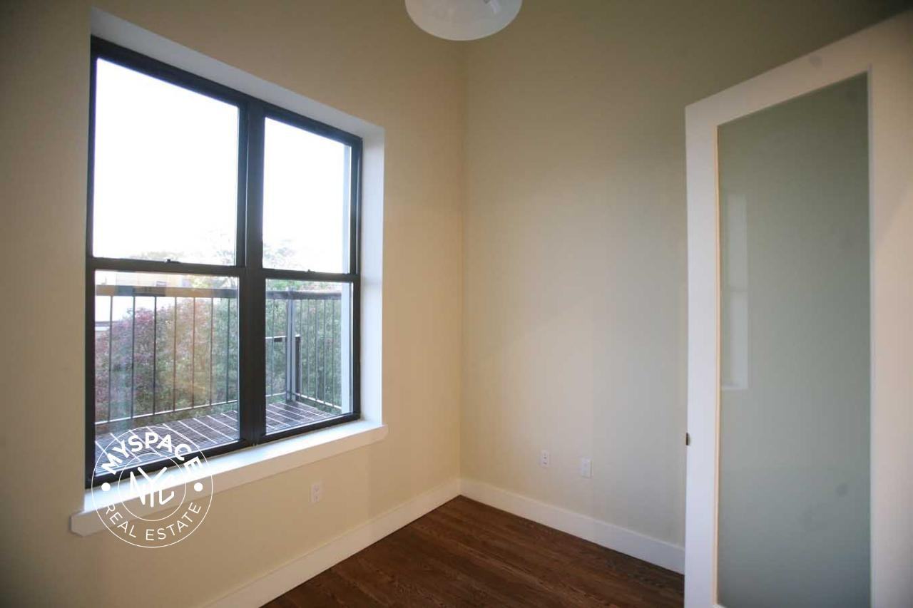 565 Evergreen Ave #3F - Photo 4 of 9