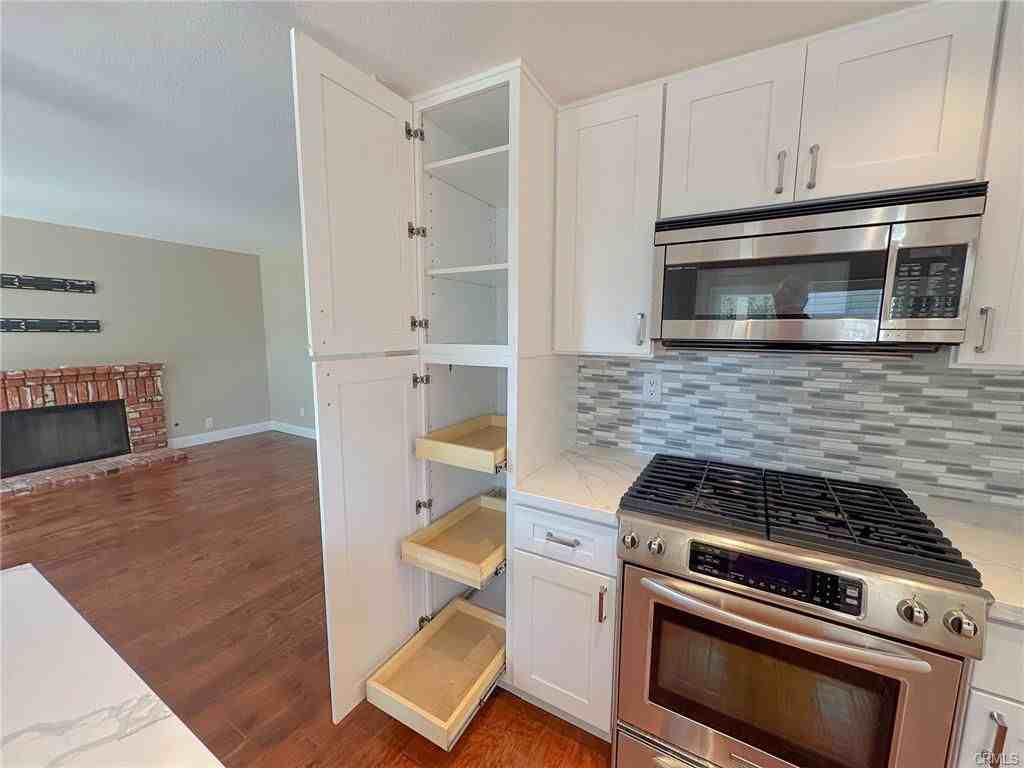 21115 Briarwood Ln - Photo 3 of 8