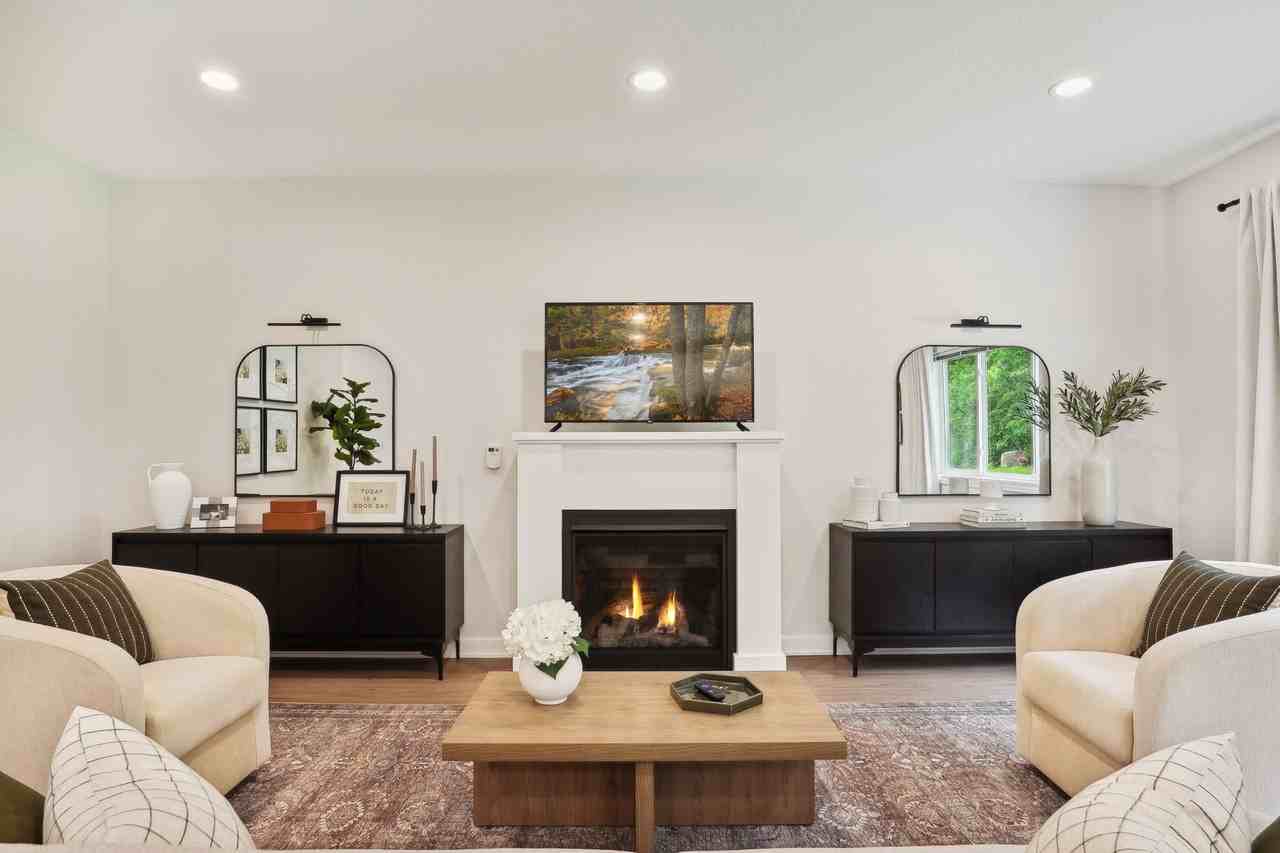 613 South Division Street - Photo 3 of 33