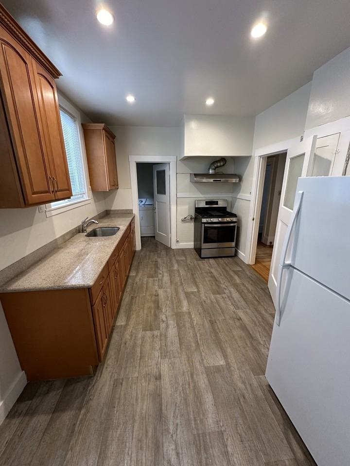 2035 20th Avenue - Photo 3 of 11